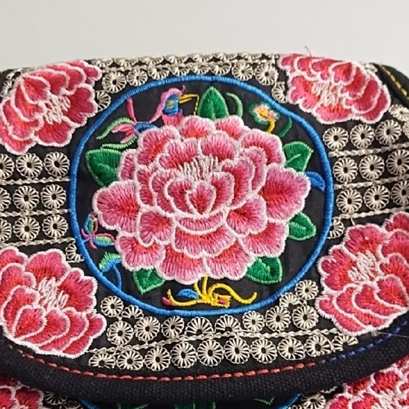 Boho Floral Embroidered Crossbody Bag Adjustable Strap - Picture 11 of 16